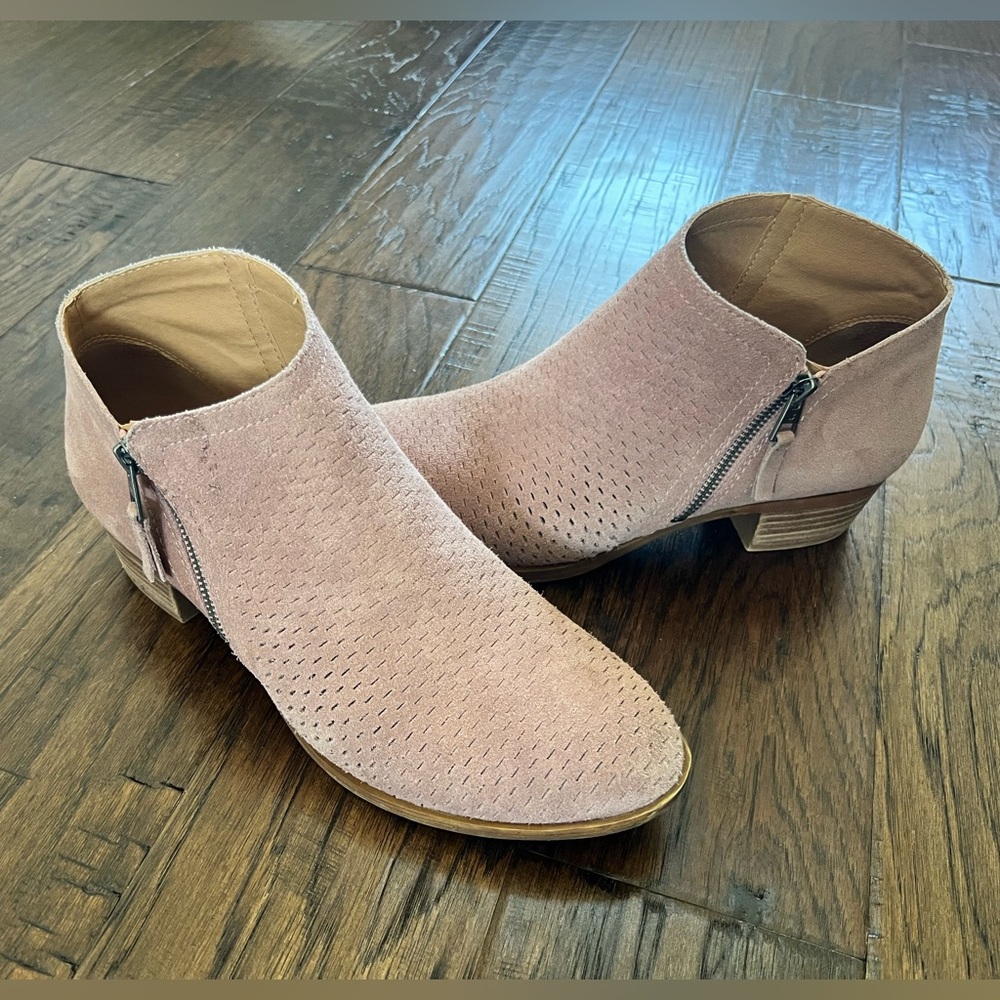 Lucky Brand Brielley Perforated Ankle Booties Suede Leather Dusty Rose Pink 12